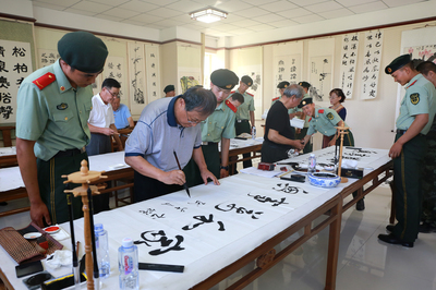 银霞映照拥军心，翰墨寄寓鱼水情——宁夏老干部活动中心送书法进军营活动纪实
